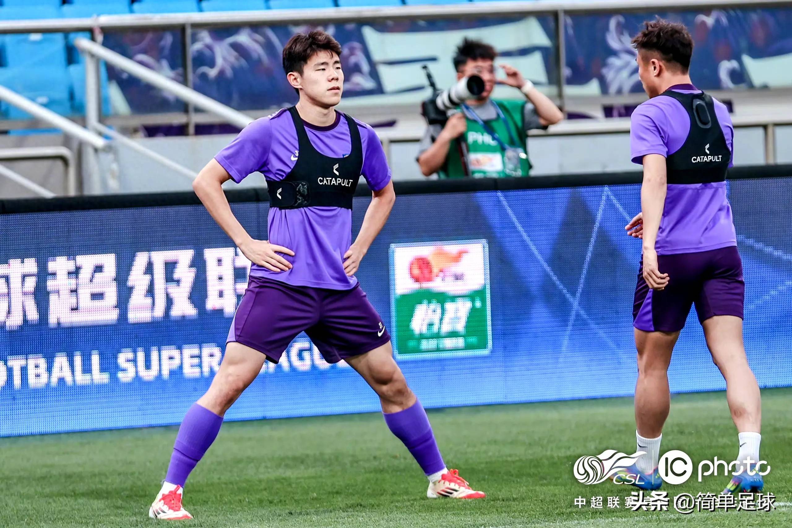 九游app下载-关于上海申花训练开放日，关键时刻伤情更新引欢呼，中超在即，心理建设被强调的信息