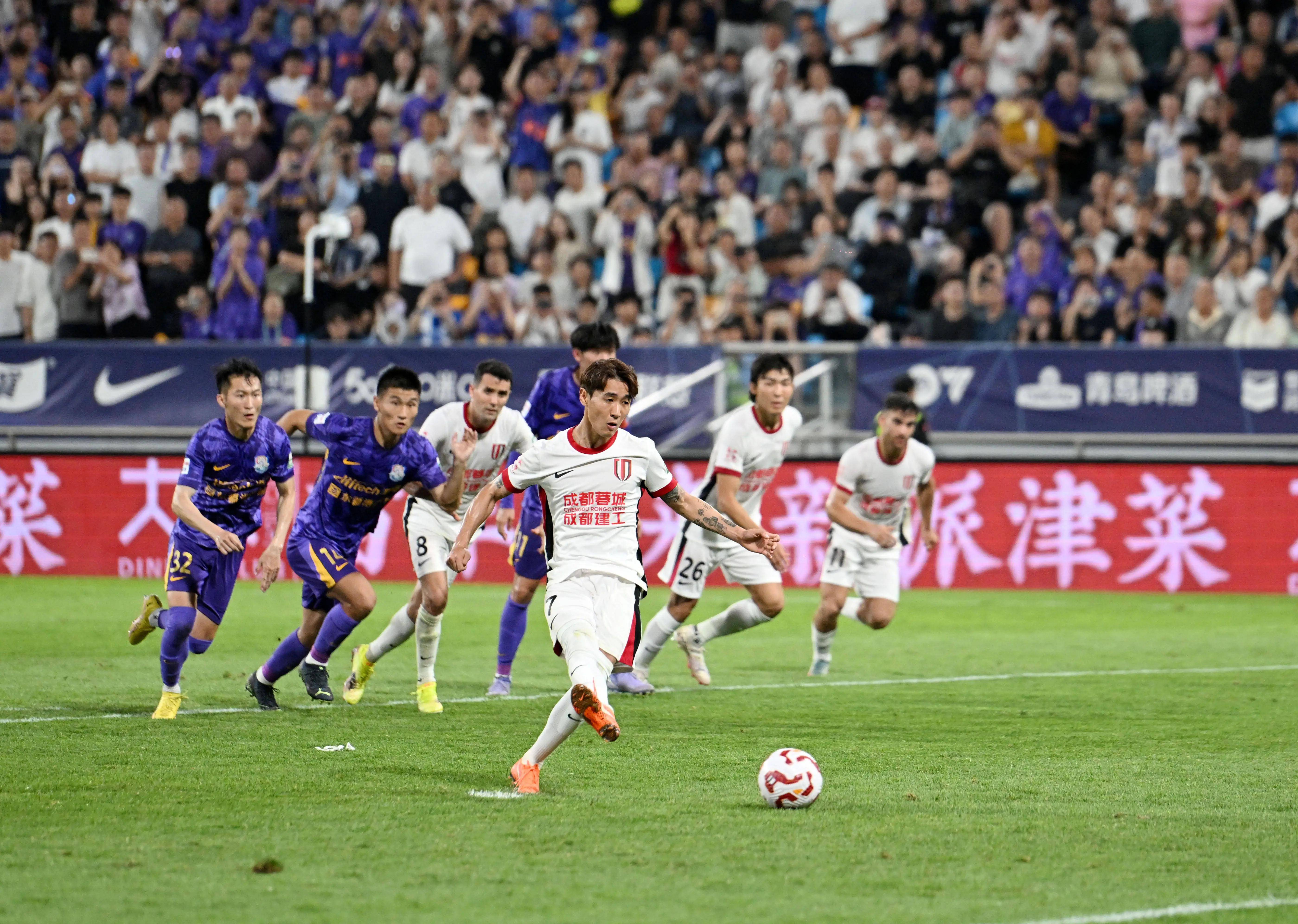 九游娱乐-里程碑夜成都蓉城复出首秀；欧冠今晚刷纪录；球迷炸锅；球队文化再被提及的简单介绍