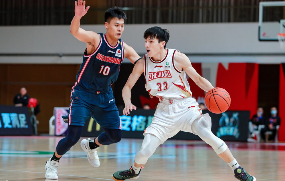 九游VIP-门兴格拉德巴赫训练开放日，今夜临场应变引欢呼，CBA常规赛在即，轮换策略成焦点的简单介绍